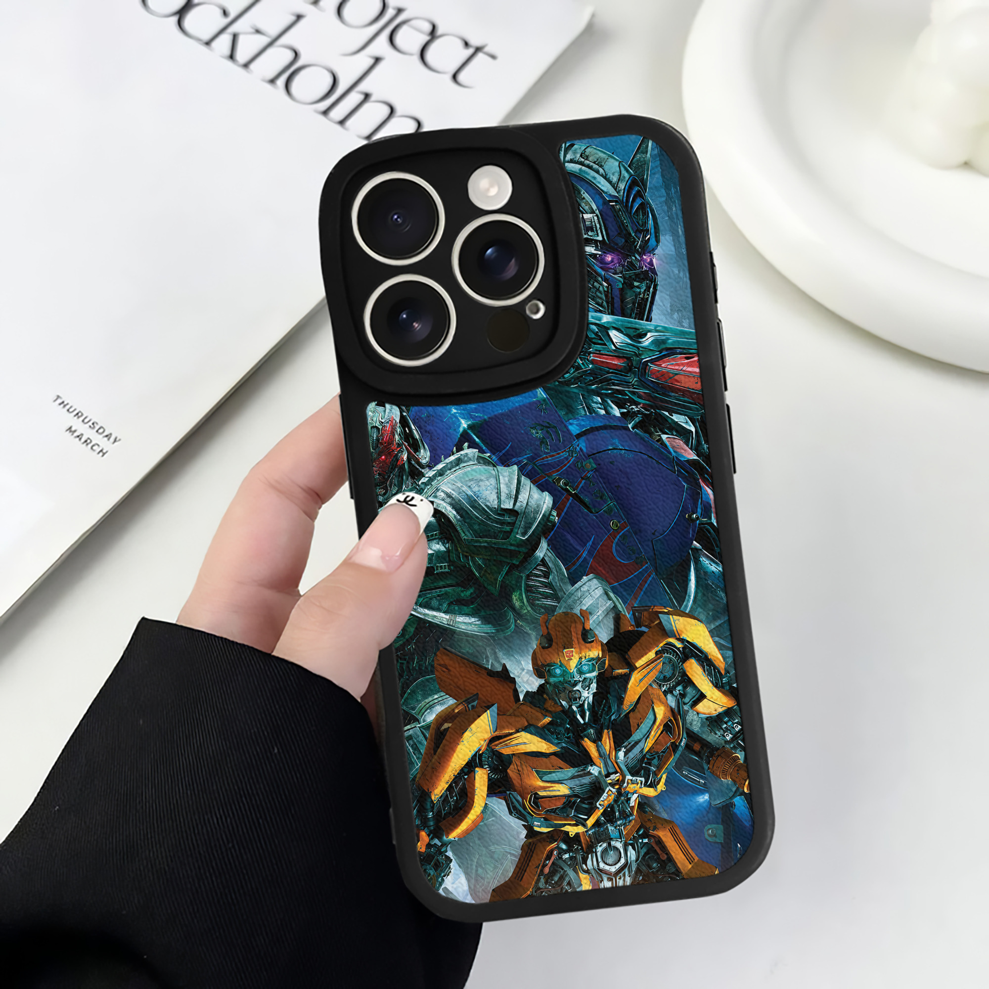 （画像用） Transformers トランスフォーマー 【iPhone 16シリーズ対応】シリコンスマホケース（レザー調） 材質：シリコン